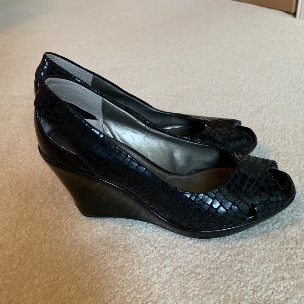 women KENNETH COLE REACTION open toe wedge.